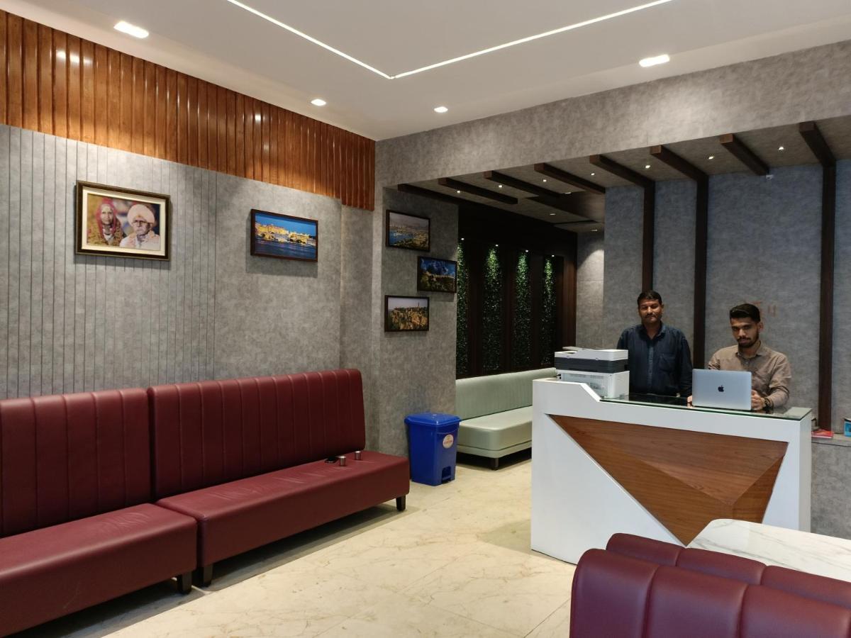 Hotel Vrinda Inn Udaipur Eksteriør billede