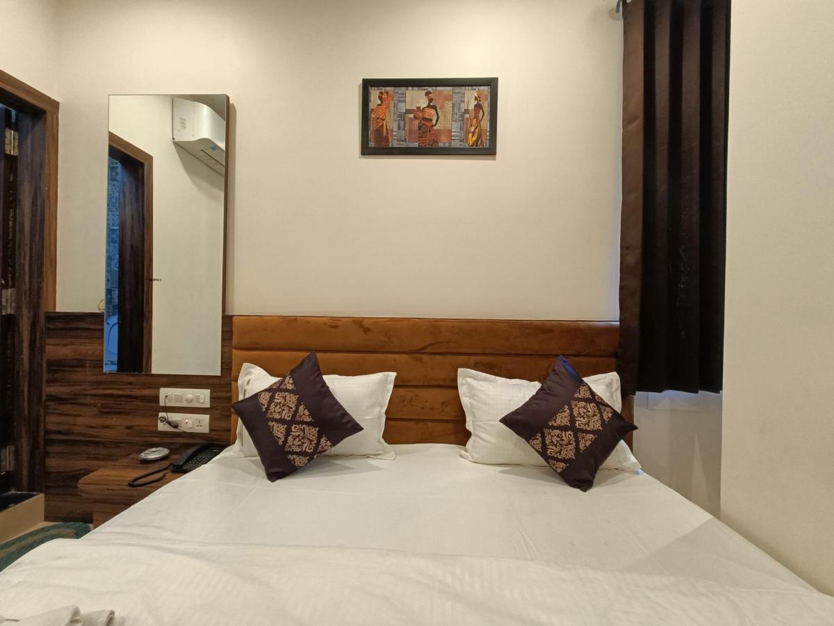 Hotel Vrinda Inn Udaipur Eksteriør billede