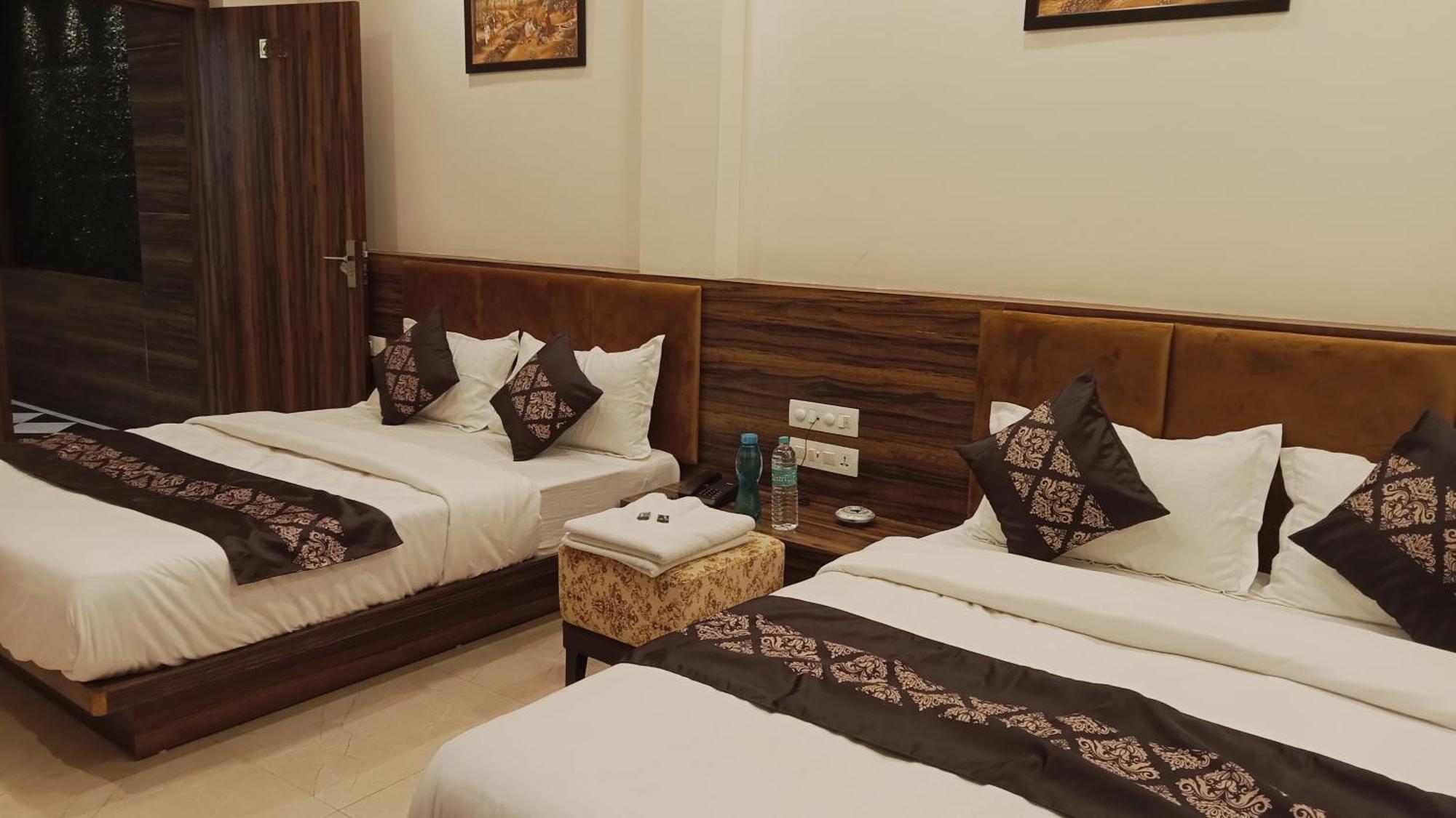 Hotel Vrinda Inn Udaipur Eksteriør billede